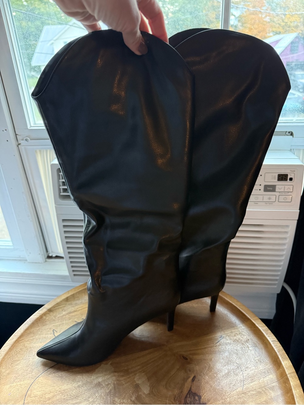 Women’s Black Knee-High Pointed Toe Stiletto Boots